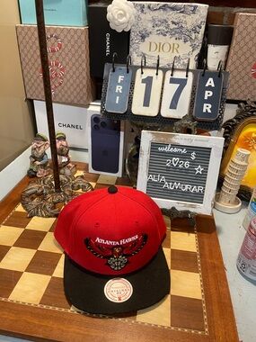 Vintage Atlanta Hawks SnapBack Hat Cap 1994 Script Logo

Mitchell & Ness